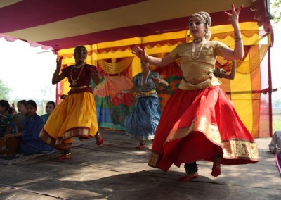 2013 - Dancing in Mayapur Dham (25)