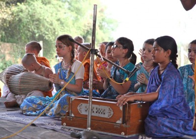 2013 - Dancing in Mayapur Dham (32)