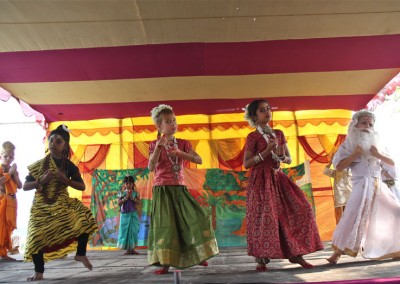 2013 - Dancing in Mayapur Dham (55)