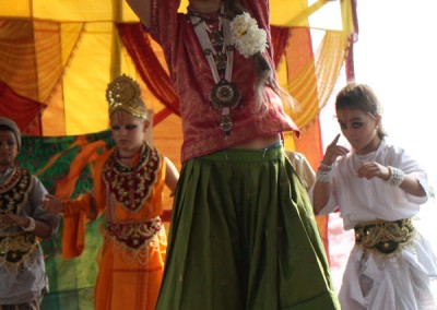 2013 - Dancing in Mayapur Dham (57)