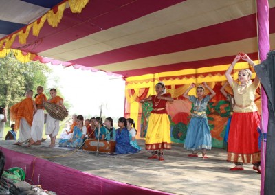 2013 - Dancing in Mayapur Dham (9)