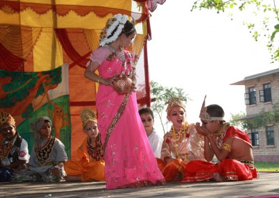 2013 - Dancing in Mayapur Dham (98)