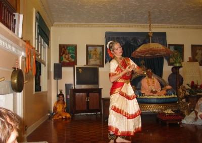 Dancing in New Navadvipa (1)