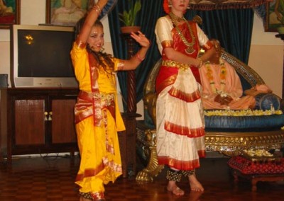 Dancing in New Navadvipa (17)