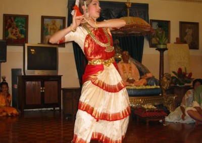 Dancing in New Navadvipa (5)
